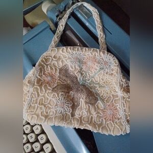 Vintage 50s pearl beaded flowers & bow small clamshell hand bag made in Belgium